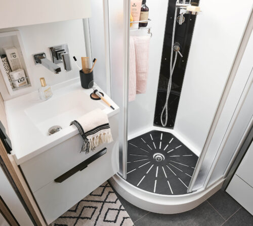 grande salle de bains camping car